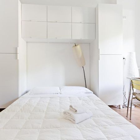 Milano Famagosta Cosy Studio Bagian luar foto