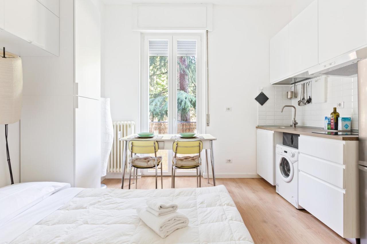 Milano Famagosta Cosy Studio Bagian luar foto