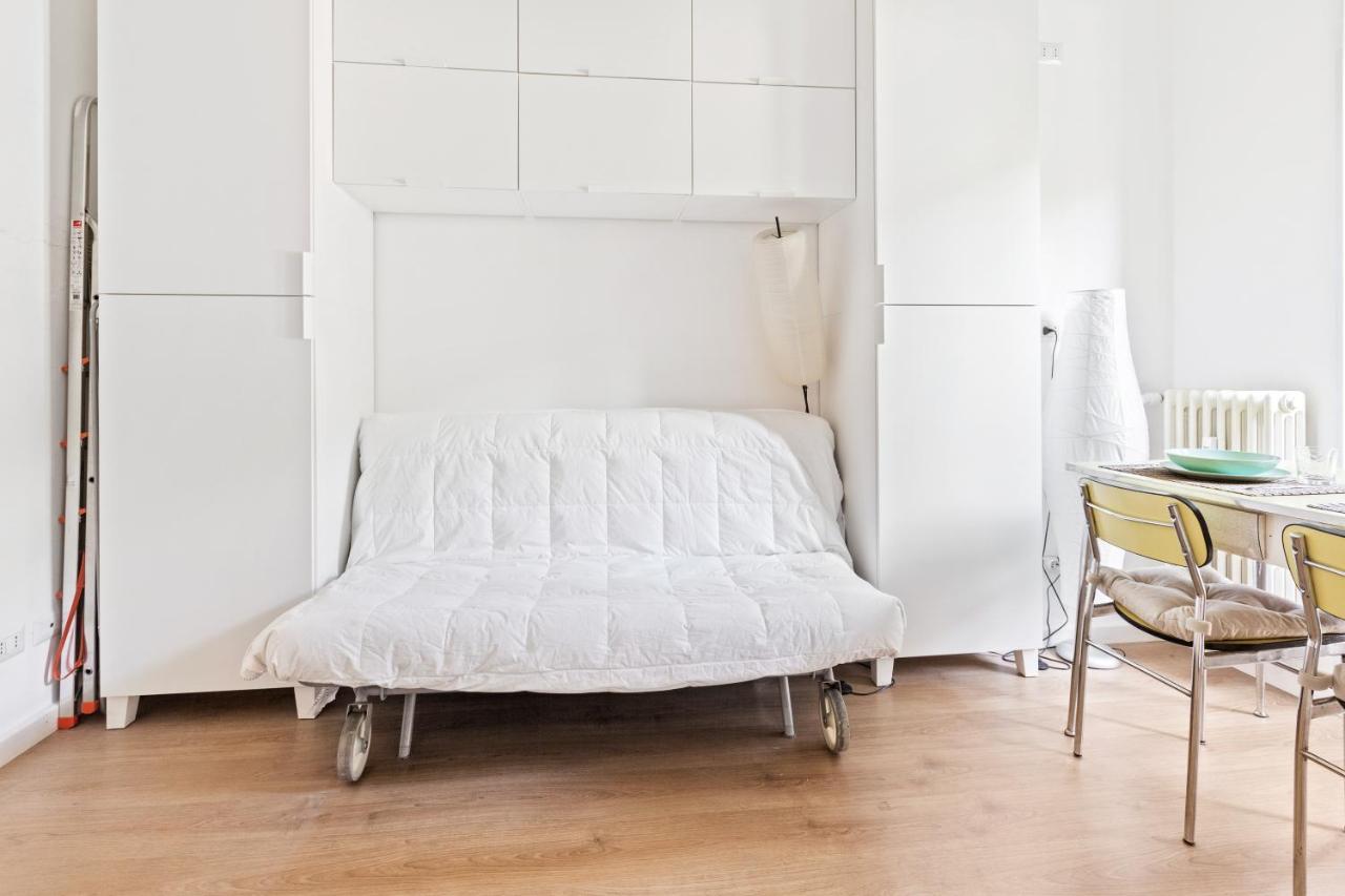 Milano Famagosta Cosy Studio Bagian luar foto