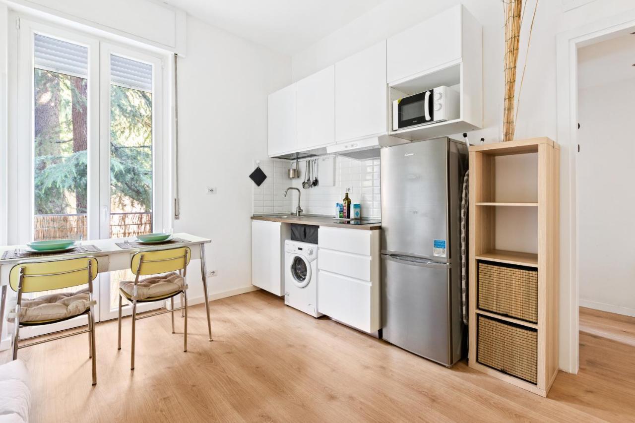Milano Famagosta Cosy Studio Bagian luar foto