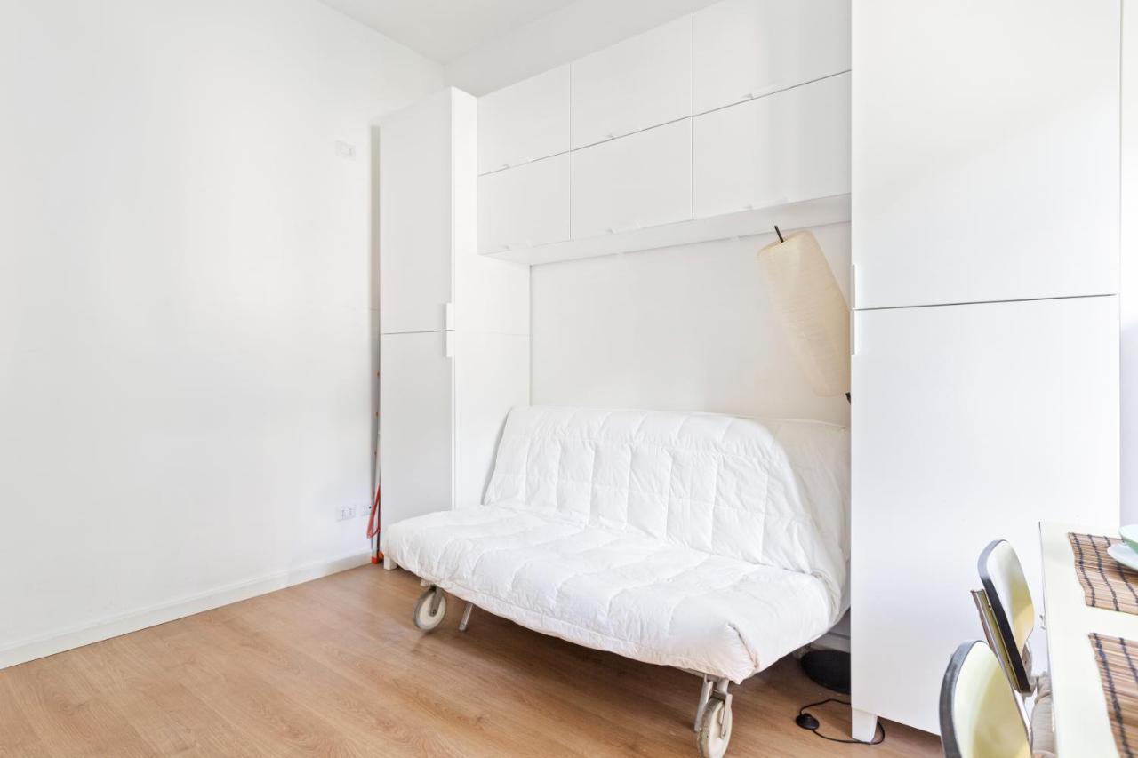Milano Famagosta Cosy Studio Bagian luar foto
